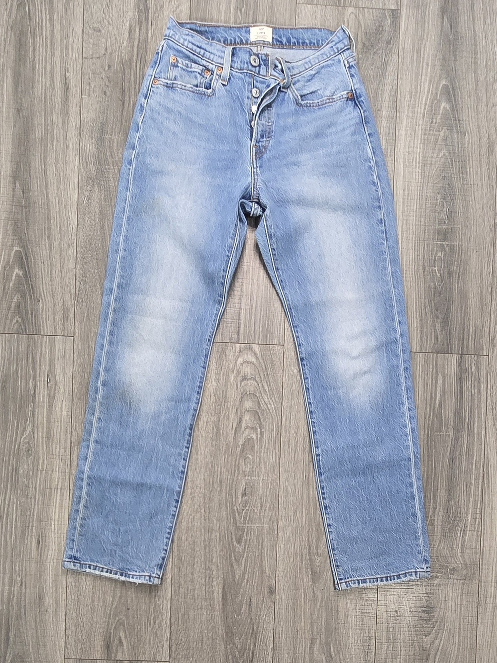 Levi’s 501 Curve Women’s W27 L30 Light Wash High Rise Straight Leg Jeans.